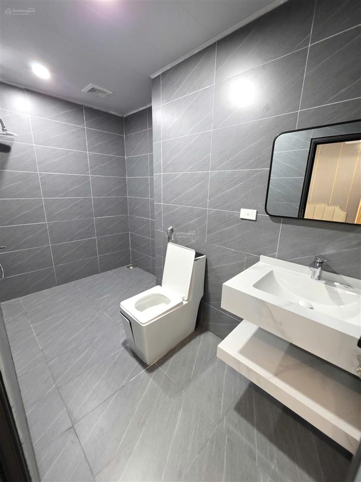Bán căn hộ 4 phòng ngủ tòa ct5 kđt mới văn khê. full nội thất, tầng trung, hướng mát giá tốt