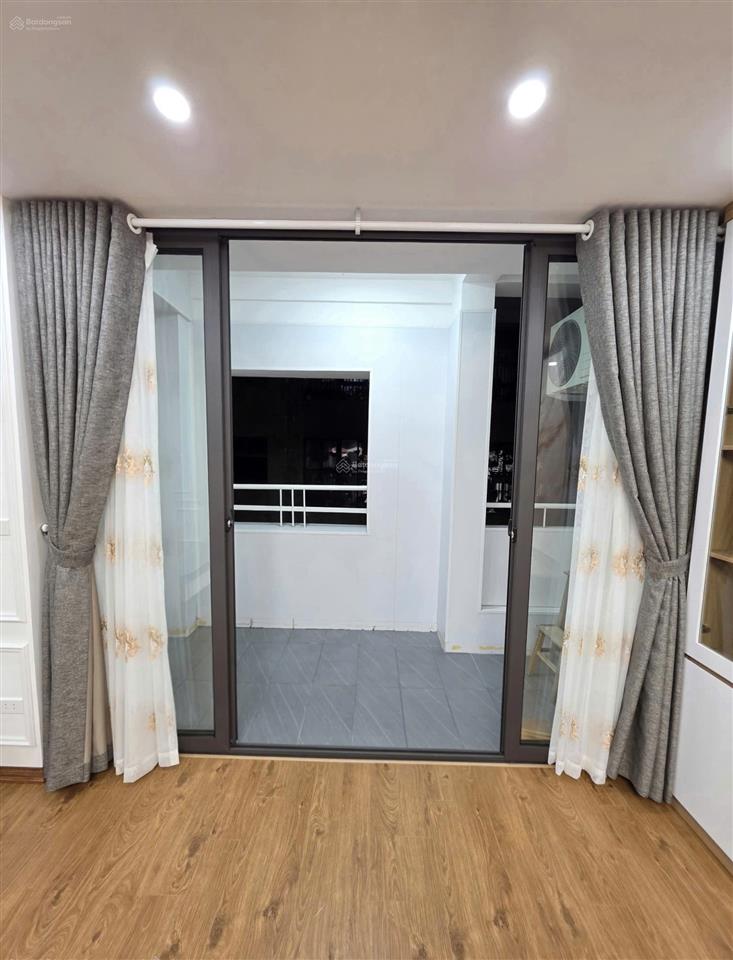 Bán căn hộ 4 phòng ngủ tòa ct5 kđt mới văn khê. full nội thất, tầng trung, hướng mát giá tốt