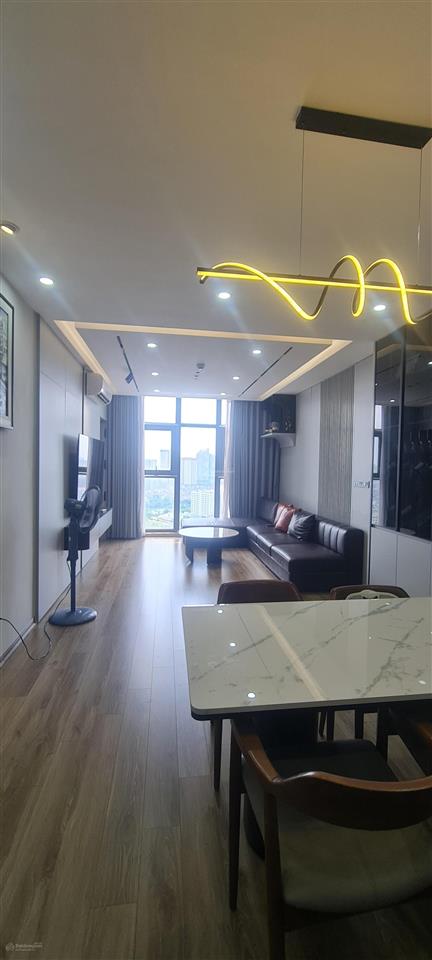 Bán căn hộ 3 phòng ngủ 107m² đầy đủ nội thất đẹp, tầng trung, bc hướng đông mát tại hpc landmark