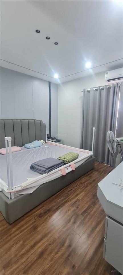 Bán căn hộ 3 phòng ngủ 107m² đầy đủ nội thất đẹp, tầng trung, bc hướng đông mát tại hpc landmark
