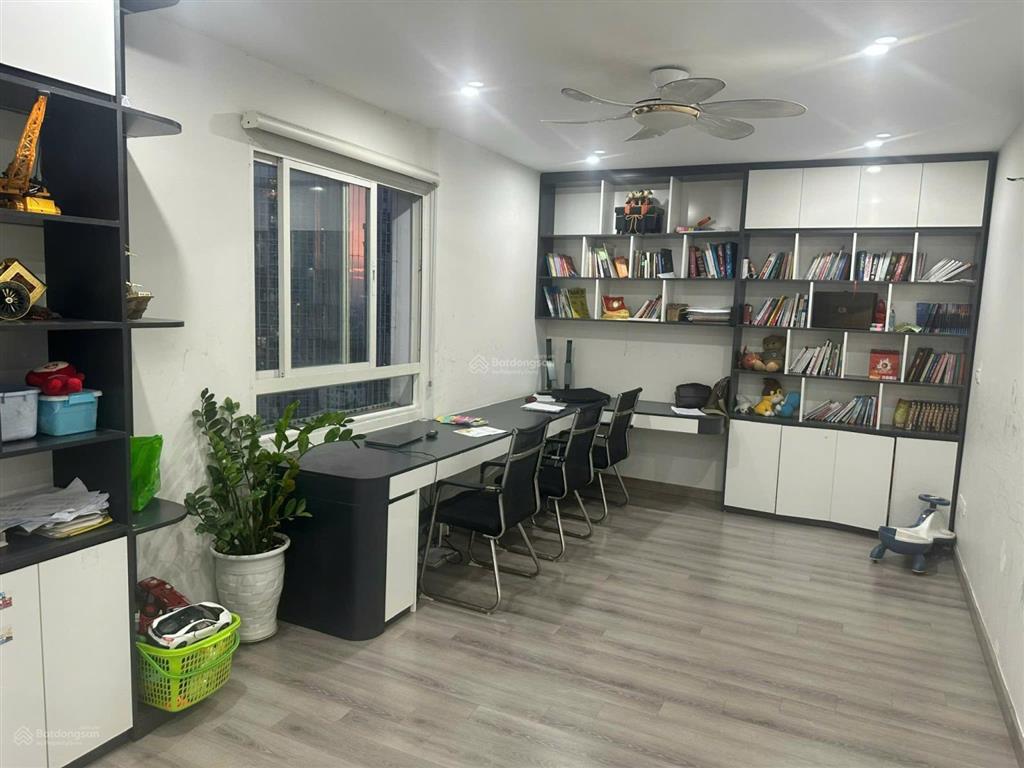 Bán căn hộ góc 3 phòng ngủ + 2wc tại tòa nhà ct1 khu đô thị văn khê.