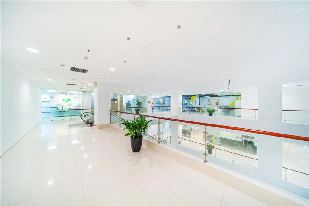 Bán sàn văn phòng sổ đỏ lâu dài tại tầng khối đế thương mại tòa nhà goldseason 47 nguyễn tuân
