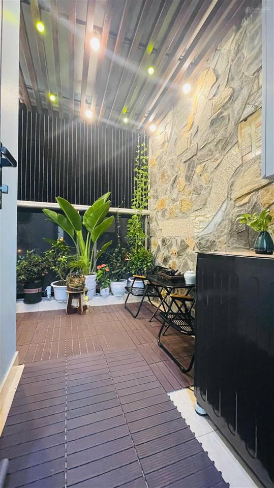 Bán căn hộ 2 ngủ full đồ ban công sân vườn siêu đẹp, giá tốt tại hpc landmark