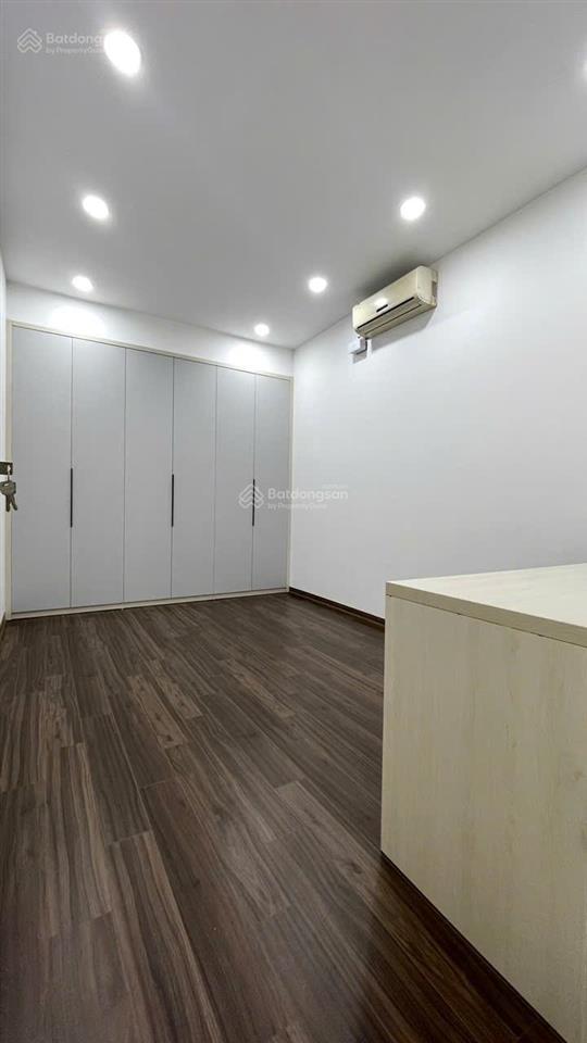 Bán căn hộ 4 phòng ngủ tòa ct5 kđt mới văn khê. full nội thất, tầng trung, hướng mát giá tốt