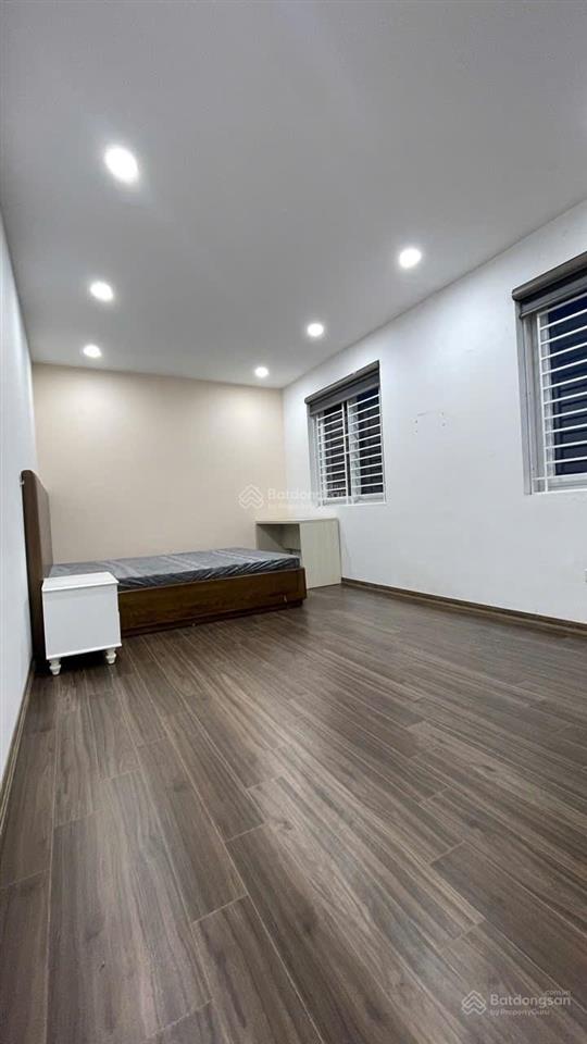 Bán căn hộ 4 phòng ngủ tòa ct5 kđt mới văn khê. full nội thất, tầng trung, hướng mát giá tốt