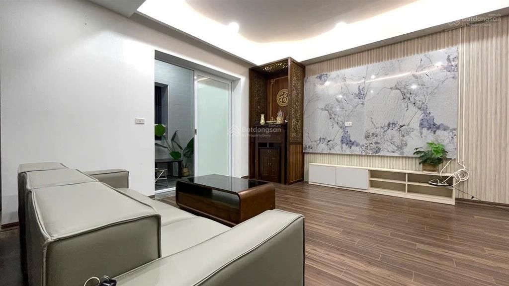 Bán căn hộ 4 phòng ngủ tòa ct5 kđt mới văn khê. full nội thất, tầng trung, hướng mát giá tốt