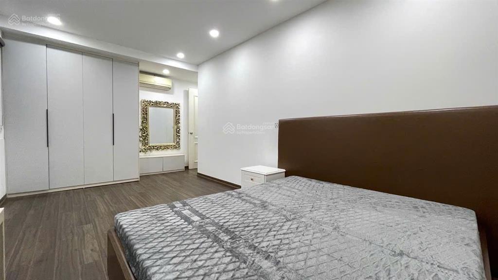 Bán căn hộ 4 phòng ngủ tòa ct5 kđt mới văn khê. full nội thất, tầng trung, hướng mát giá tốt