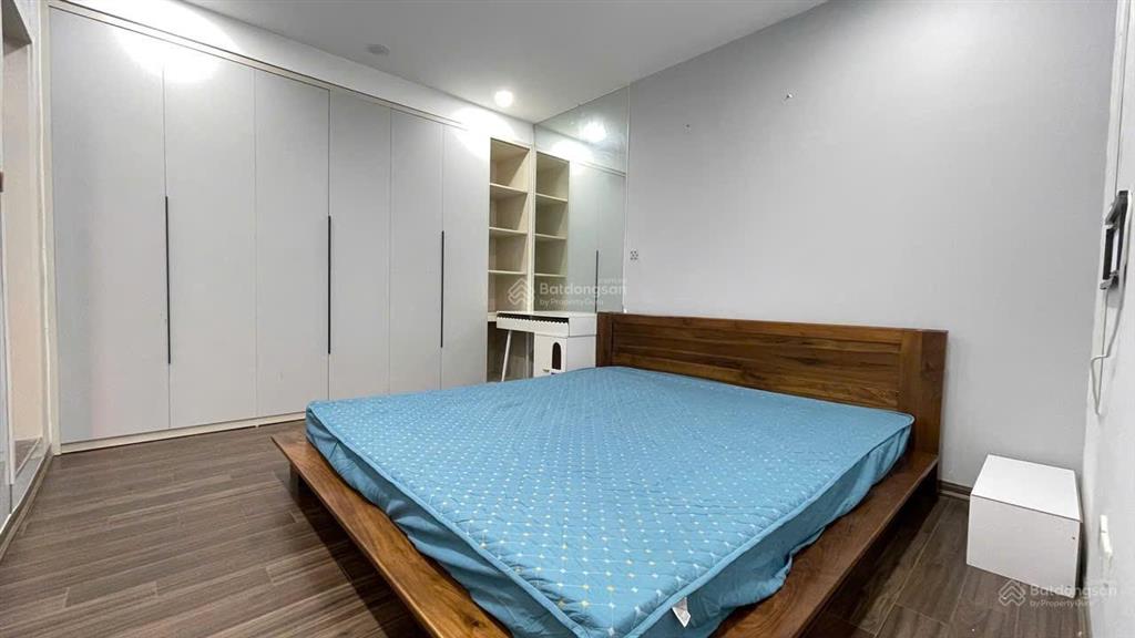 Bán căn hộ 4 phòng ngủ tòa ct5 kđt mới văn khê. full nội thất, tầng trung, hướng mát giá tốt