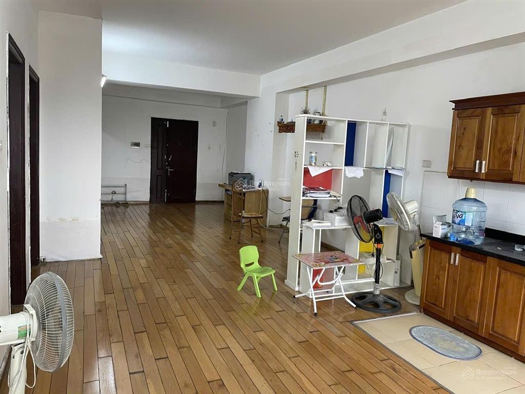 Bán căn hộ 3 phòng ngủ, 2 vệ sinh chung cư ct4 kđt văn khê, sẵn sổ đỏ lâu dài