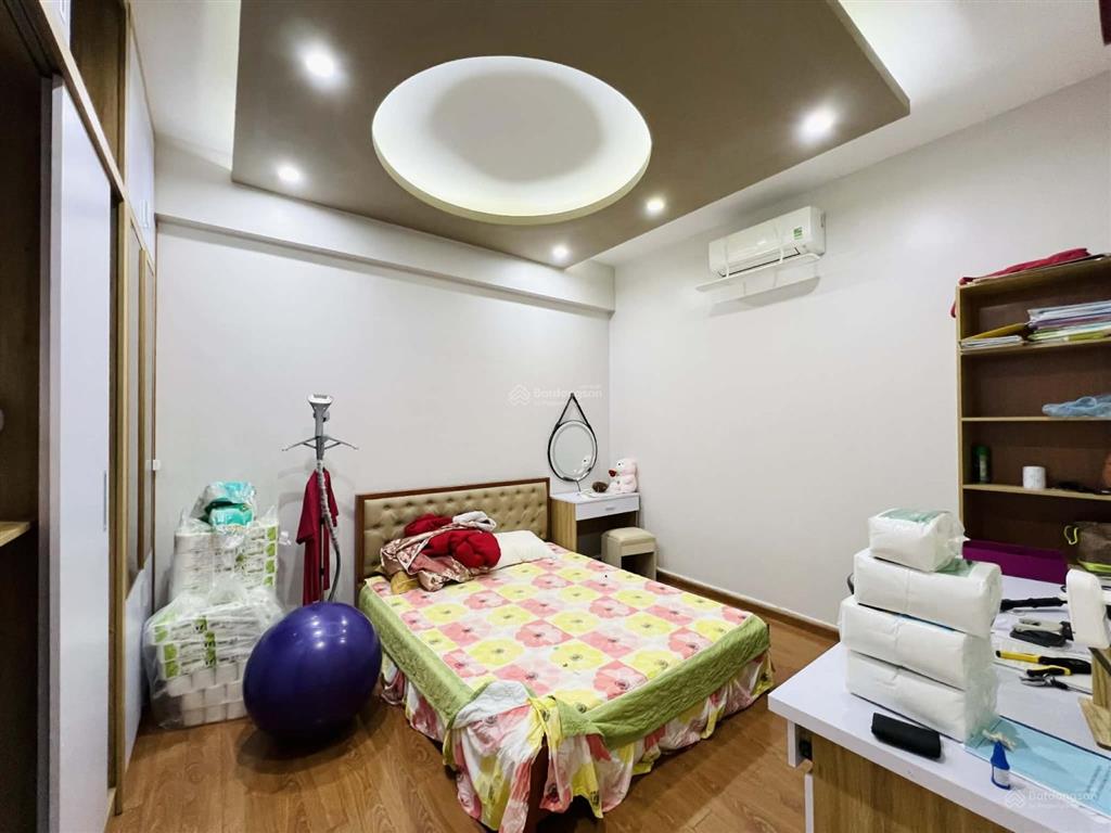 Bán căn hộ 3 phòng ngủ 135m2 chung cư ct văn khê, sẵn đầy đủ nội thất