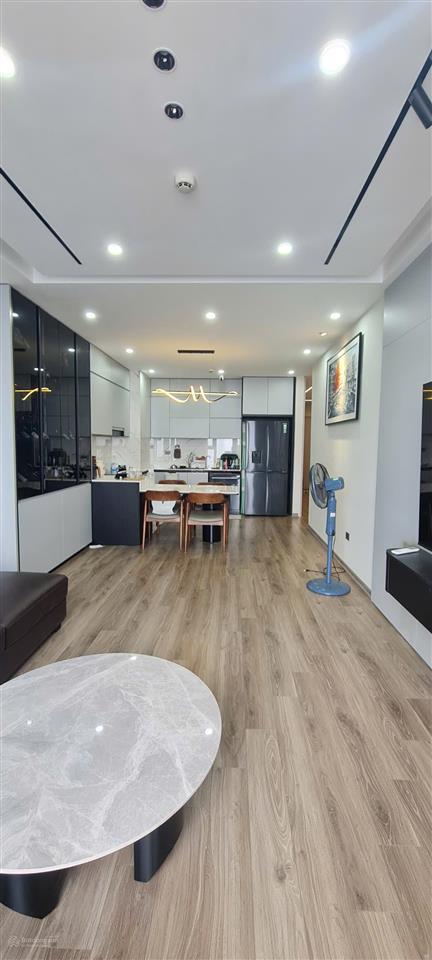 Bán căn hộ 3 phòng ngủ 107m² đầy đủ nội thất đẹp, tầng trung, bc hướng đông mát tại hpc landmark