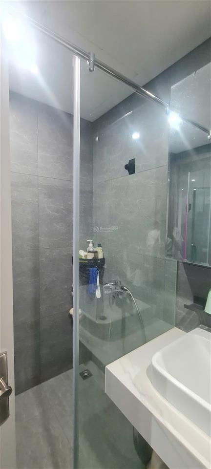 Bán căn hộ 3 phòng ngủ 107m² đầy đủ nội thất đẹp, tầng trung, bc hướng đông mát tại hpc landmark
