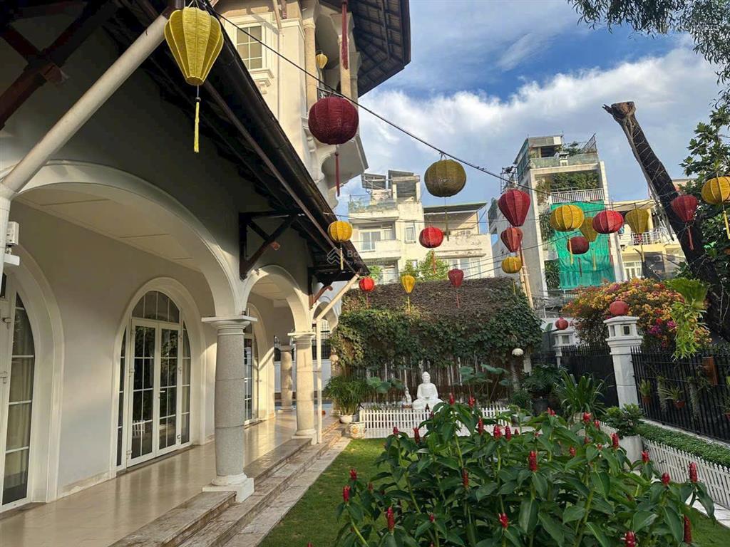 Bán biệt thự 2mt khu compound 146e nguyễn văn hưởng, p. thảo điền, quận 2 (21 x 30m)  3 tầng