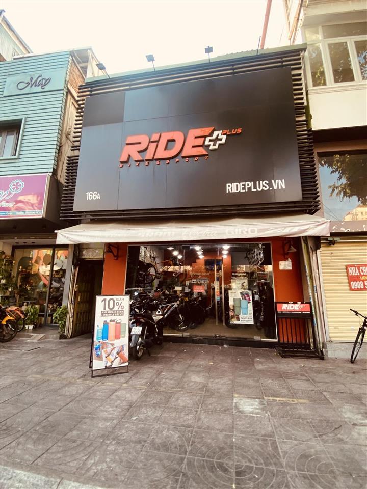 Cc cần bán nhà mt trần hưng đạo ngay quận 1  dt ( 12 x 30m   2 lầu  đang cho thuê  300tr/th