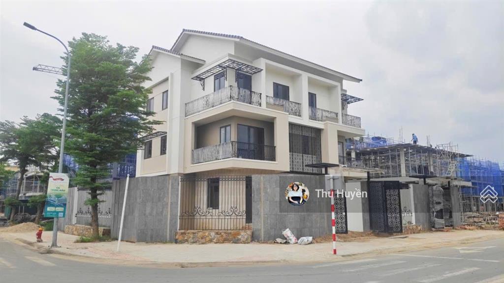 Biệt thự vip ven sông, giá f0 cđt, chỉ vào tiền 30%, ngân hàng miễn lãi 24 tháng, giá hơn 80tr/m2