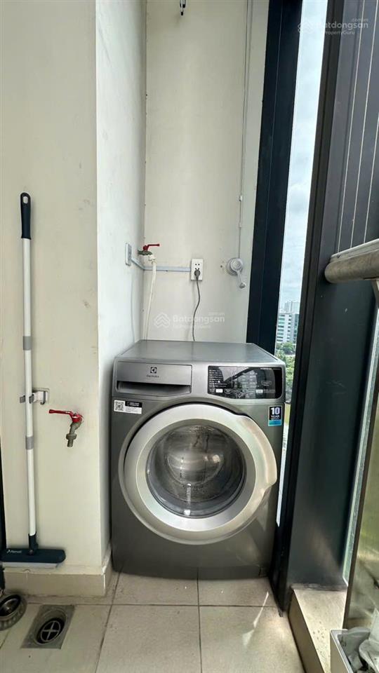 Chính chủ cần bán a11009 1pn1wc50m2 giá bán 10,3 tỷ sẵn sổ hồng.  0962 966 ***