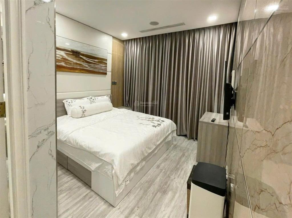 Vinhomes golden river cần bán nhanh 2pn2wc 78m2 sẵn sổ hồng lâu dài view sông giá bán 16,5 tỷ
