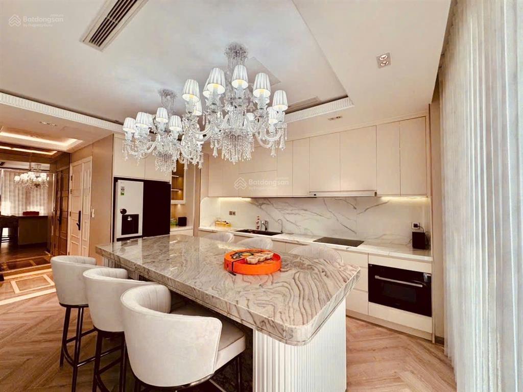 Bán nhanh 3pn  view hoa hậu vòng cung bitexco giá bán 38 tỷ. gọi ngay 0962 966 ***