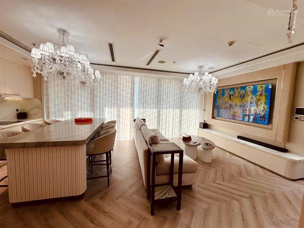 Bán nhanh 3pn  view hoa hậu vòng cung bitexco giá bán 38 tỷ. gọi ngay 0962 966 ***