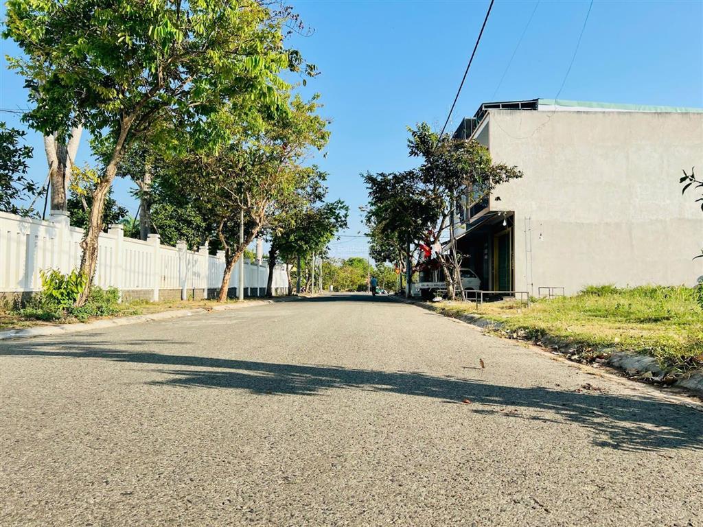 Chính chủ cần bán lô đất trục chính lan anh 1 hòa long phường tam long vị trí đẹp