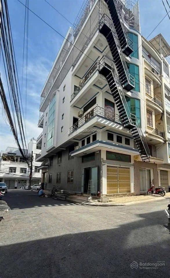 Bán khách sạn góc 3 mặt tiền có thang máy đường trần quang khải, cách đường nguyễn trãi 100m