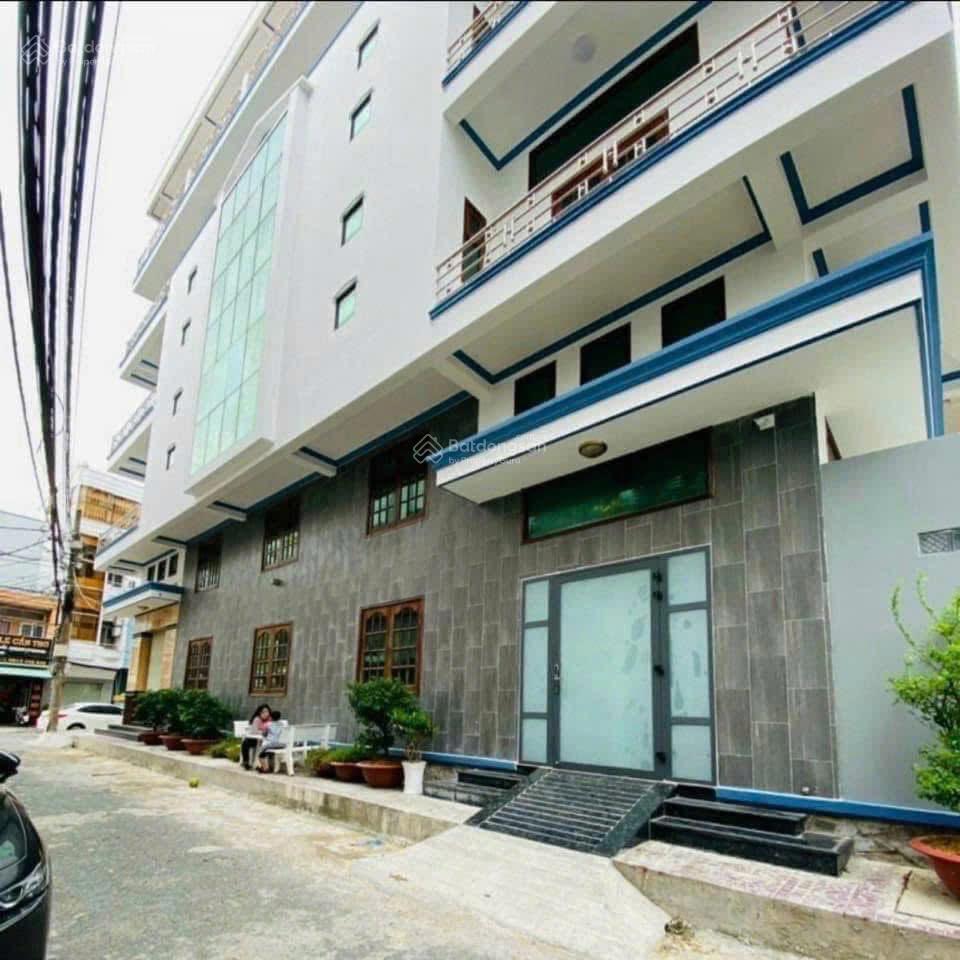 Bán khách sạn góc 3 mặt tiền có thang máy đường trần quang khải, cách đường nguyễn trãi 100m