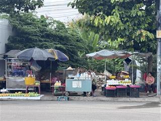 Ngợp ngân hàng cần bán gấp nền đầu đường a2 hưng phú đối diện chợ