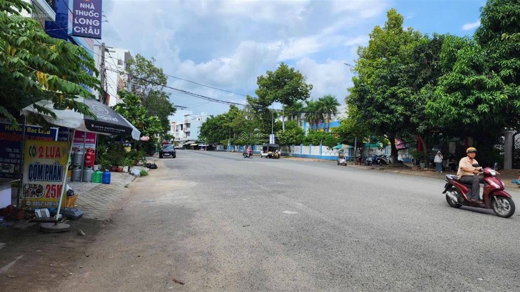 Bán nền đầu đường a2 hưng phú đối diện chợ giá 5.3 tỷ