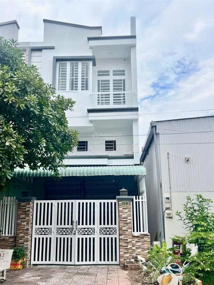 Bán nhà trệt lững lầu đường số 37 khu 586 dt 5x25 giá 4.x tỷ