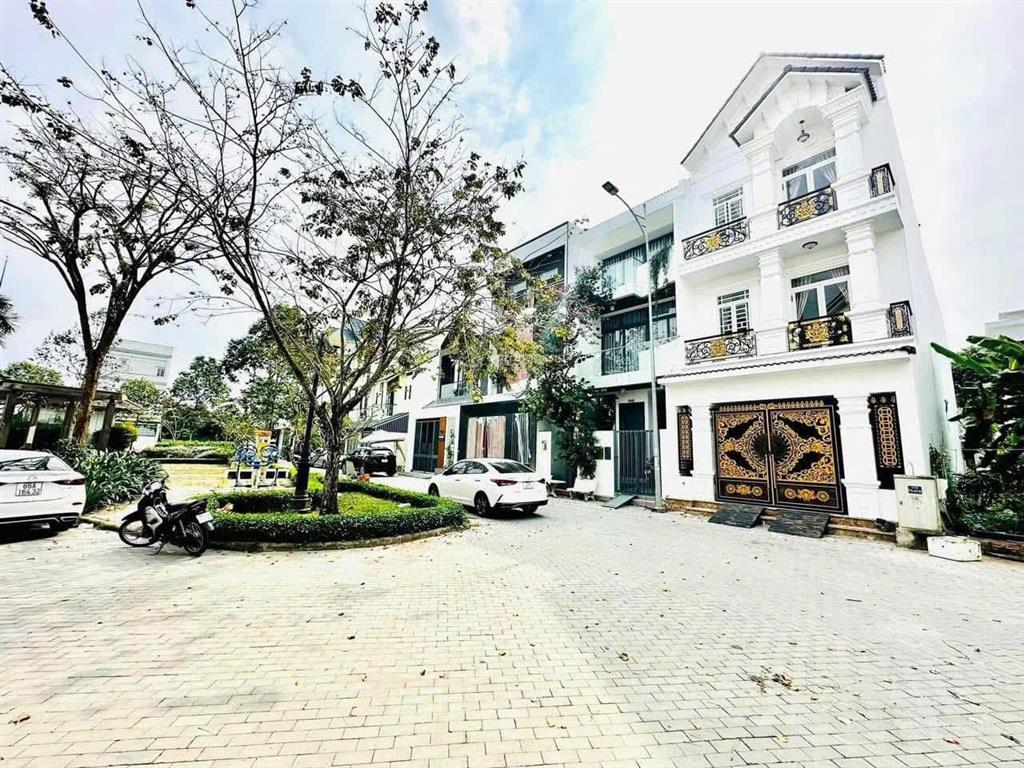 Bán nhà đường số 1 kdc nam long cần thơ  đối diện công viên