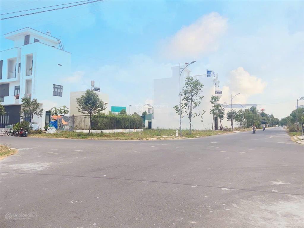 Bán cặp gốc 2 mặt tiền đường d13 và d5 hồng loan 11x18m