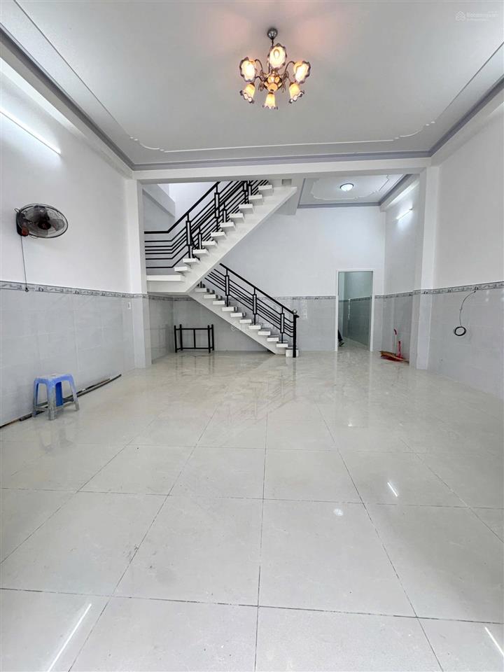 Cho thuê nhà mặt tiền đường lê trọng tấn dt 6x20m  giá 19tr/th