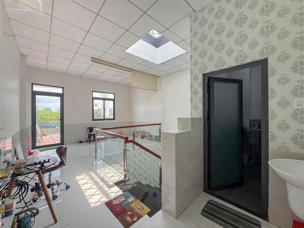 Bán nhà 2 lầu khu văn hoá tây đô gần bờ kè dt 5x17,75m giá 4.8 tỷ