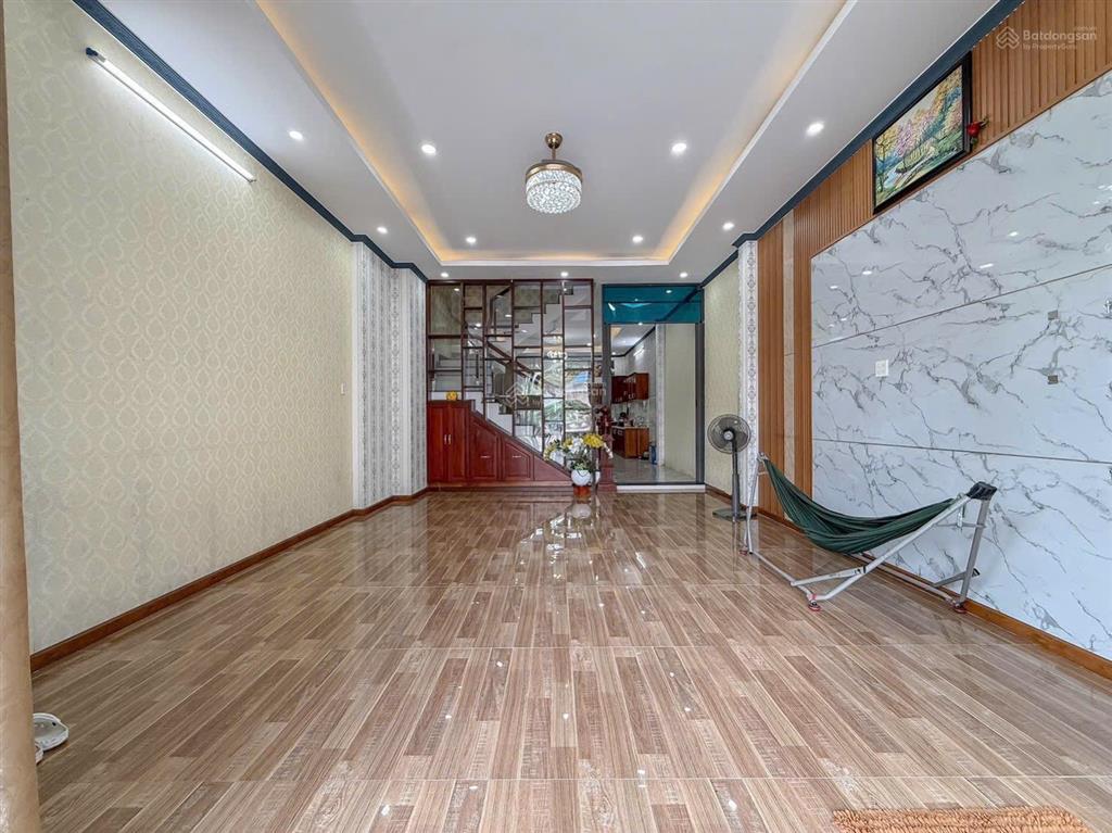 Bán nhà 2 lầu khu văn hoá tây đô gần bờ kè dt 5x17,75m giá 4.8 tỷ