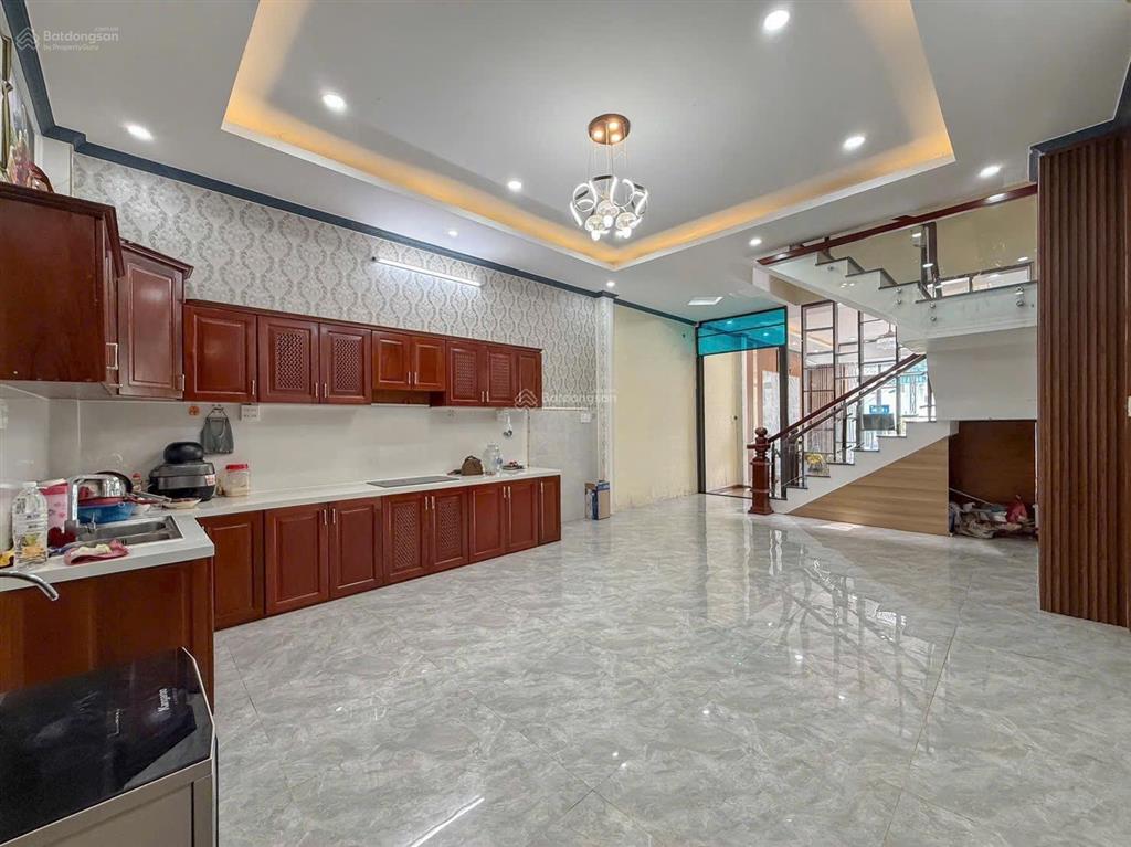 Bán nhà 2 lầu khu văn hoá tây đô gần bờ kè dt 5x17,75m giá 4.8 tỷ