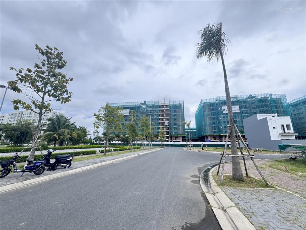 Bán cặp nền đường d8 đối diện hồ cảnh quan khu nam long central lake