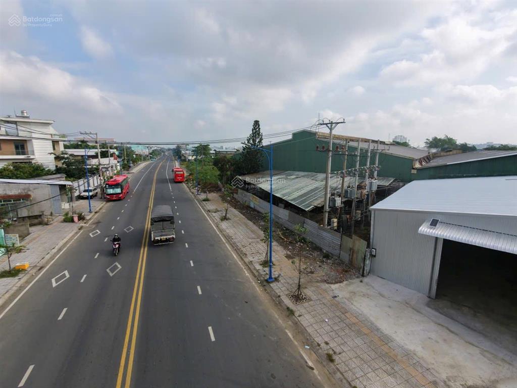 Cho thuê kho đường hoàng quốc việt  1.688m² (container tận cửa).