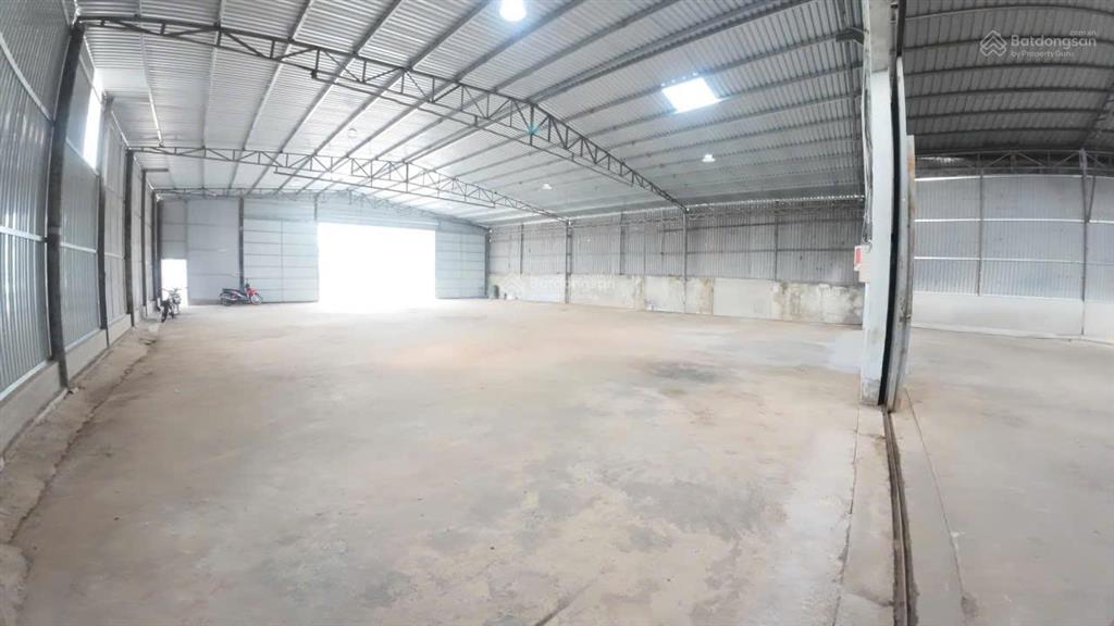 Cho thuê kho đường hoàng quốc việt  1.688m² (container tận cửa).