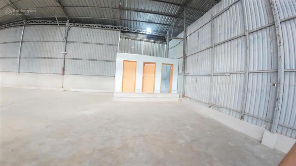 Cho thuê kho đường hoàng quốc việt  1.688m² (container tận cửa).