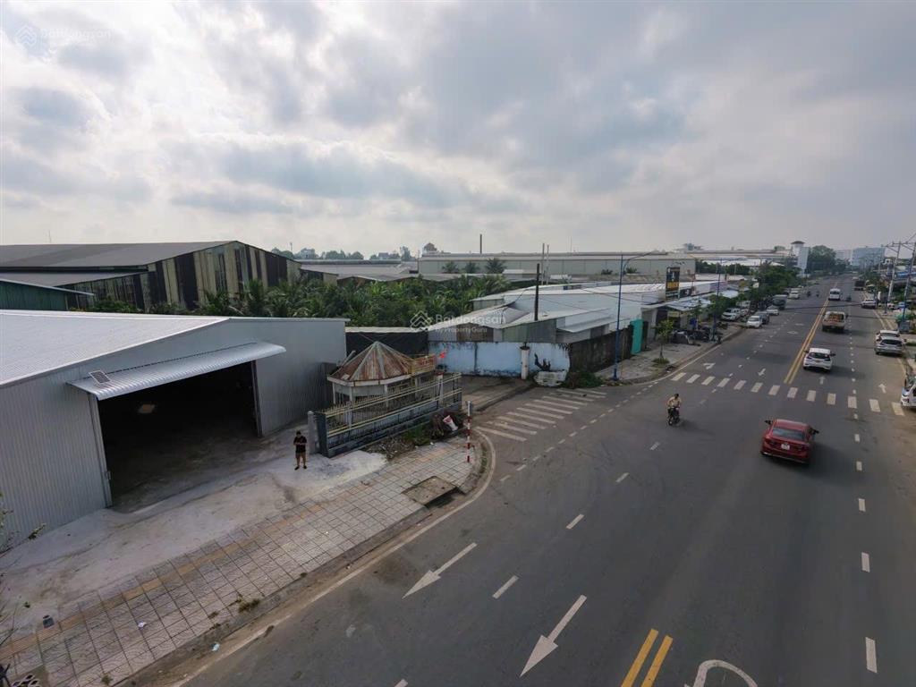 Cho thuê kho đường hoàng quốc việt  1.688m² (container tận cửa).