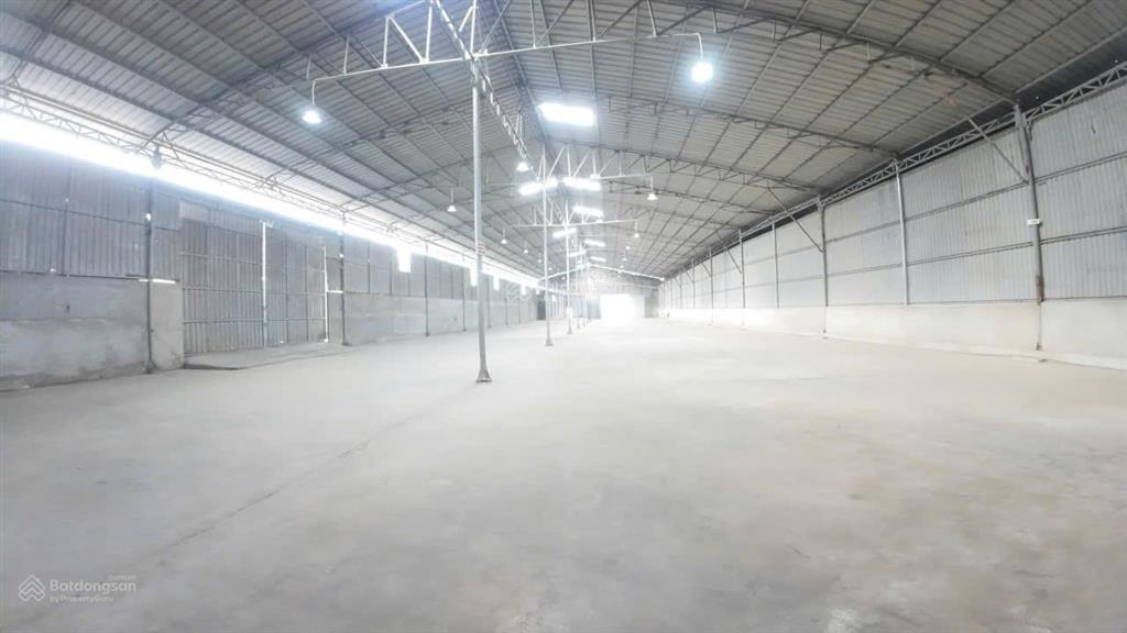 Cho thuê kho đường hoàng quốc việt  1.688m² (container tận cửa).