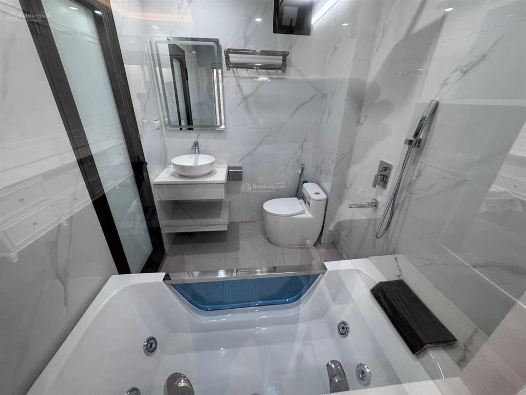 Lò đúc 7 tầng thang máy full nội thất . cách phố 25m . nhà đẹp trung tâm quận tiện đi lại