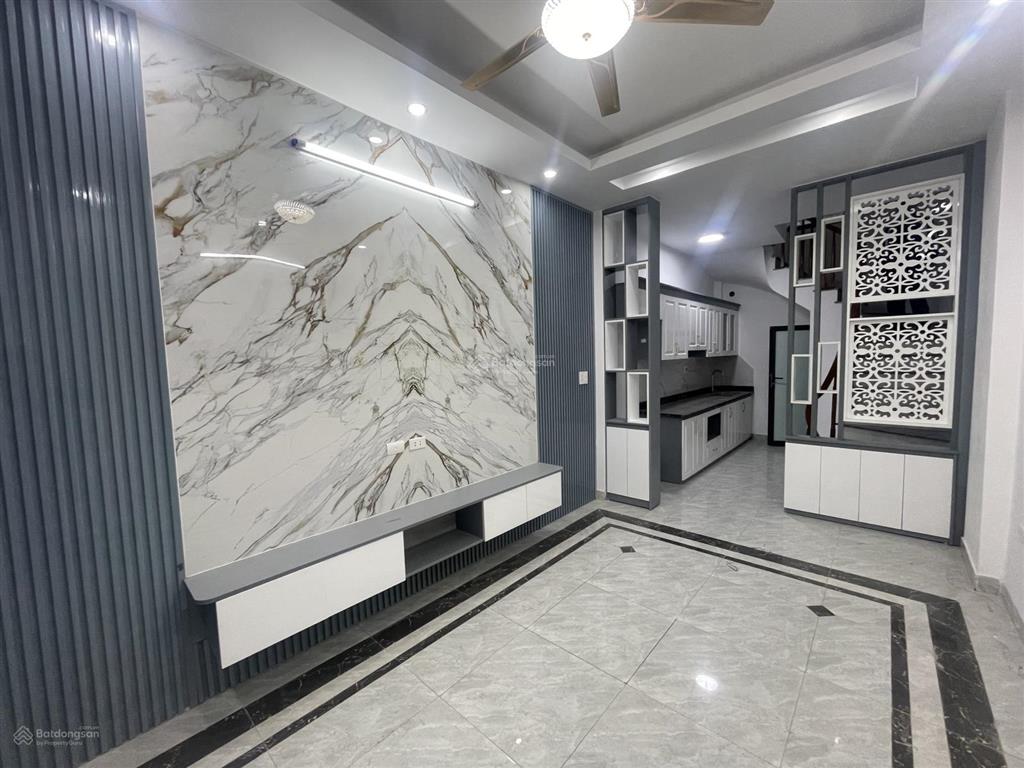 Hiếm chỉ hơn 6 tỷ nhà mới 5 tầng phố việt hưng gần vinhomes long biên 30m2.  xem nhà 0382 353 ***