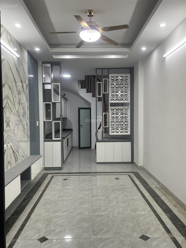 Hiếm chỉ hơn 6 tỷ nhà mới 5 tầng phố việt hưng gần vinhomes long biên 30m2.  xem nhà 0382 353 ***