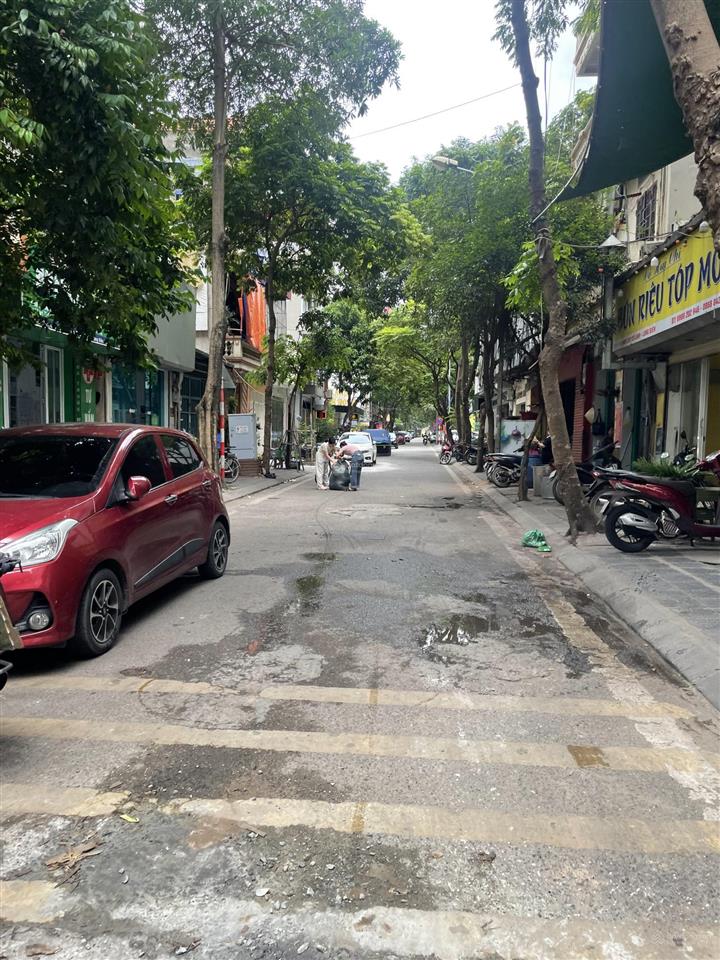 Cho thuê mặt bằng kinh doanh phố trạm 120m2 vỉa hè 2 bên giá 27.5tr/tháng có thương lượng