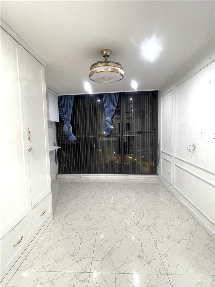 5,6 tỷ căn hộ 83m2 thiết kế 3pn tầng 11 thoáng sáng nội thất cơ bản như ảnh chung cư long biên
