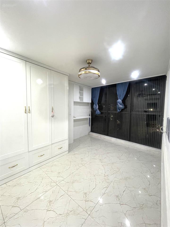 5,6 tỷ căn hộ 83m2 thiết kế 3pn tầng 11 thoáng sáng nội thất cơ bản như ảnh chung cư long biên