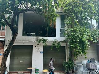 Cho thuê mặt bằng 120m2 liền kề phố trạm vỉa hè 2 bên phù hợp vp, trung tâm dạy học, phòng gym