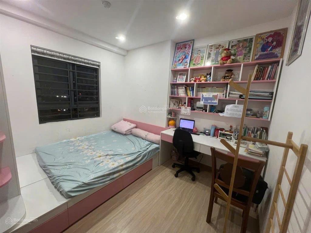 Bán căn hộ 2pn 2wc gần cầu tham lương, đã có sổ, tầng trung, view thoáng. giá 3ty350