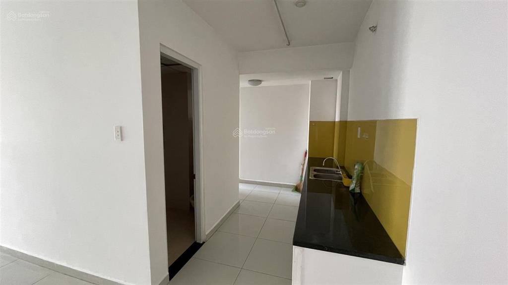 Cho thuê căn hộ 8x plus, loại căn 2pn 2wc, nhà trống, view thoáng mát, tầng 14. giá 7tr/tháng